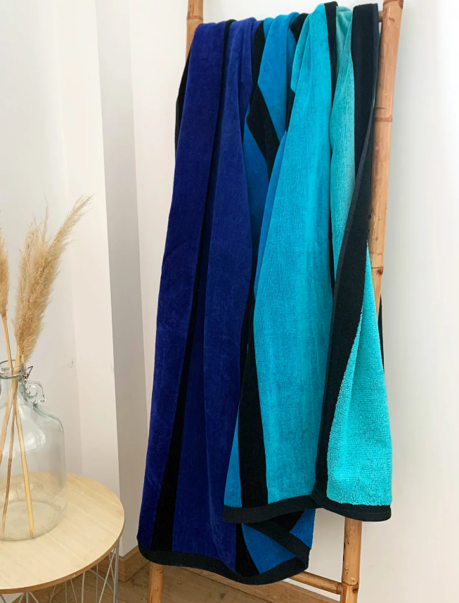 Velours beach towel Happy Blue