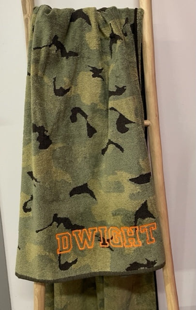 Camouflage strandlaken borduren