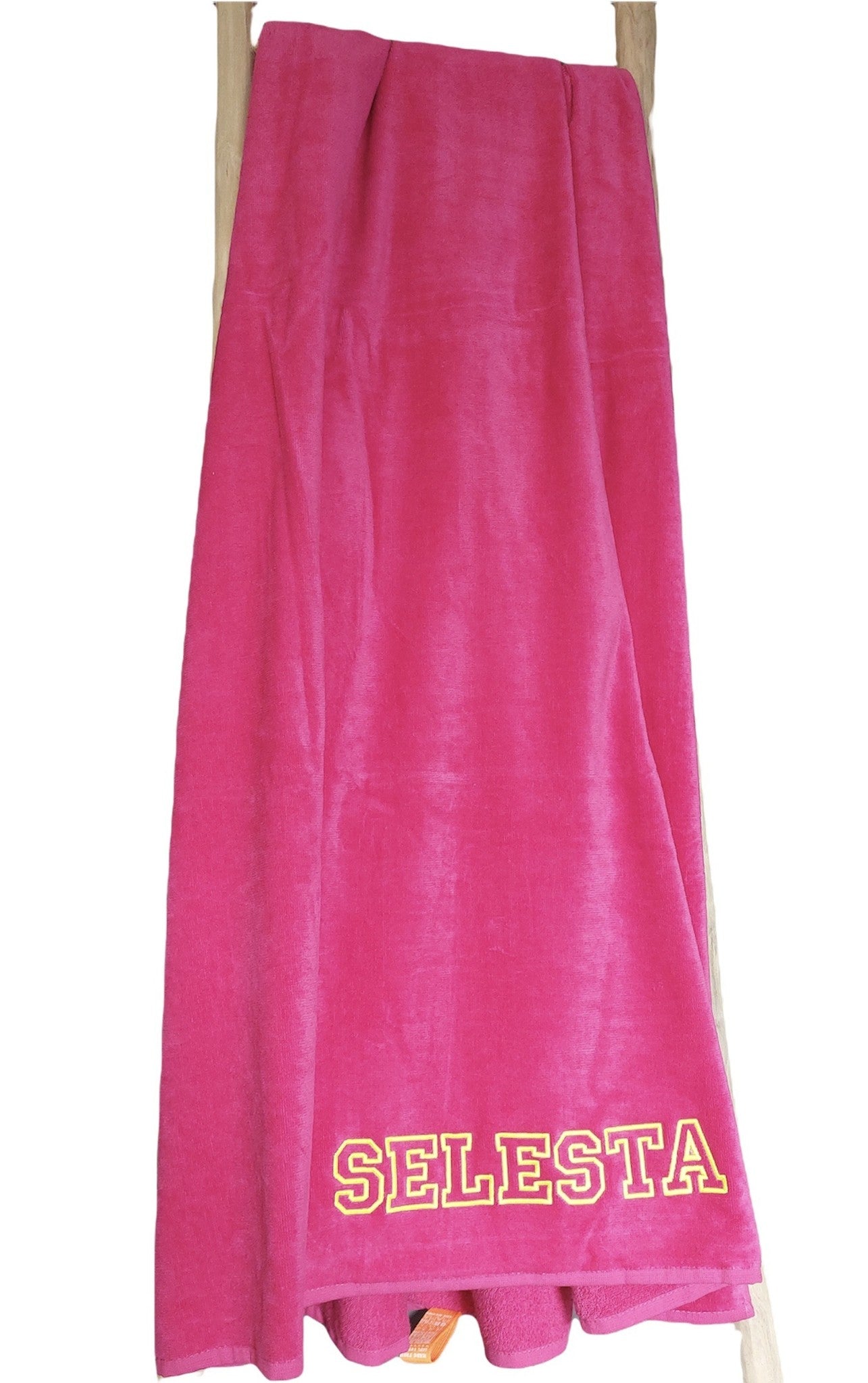 fuchsia velours strandlaken met naam