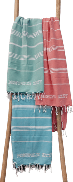 Hamamdoek met borduring. Zeegroen, koraal en turquoise