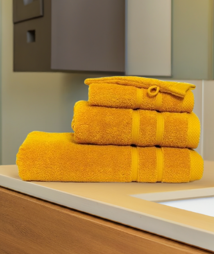 Hotel handdoeken okergeel