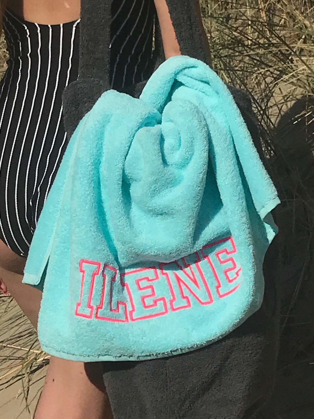 Mint strandlaken met borduring