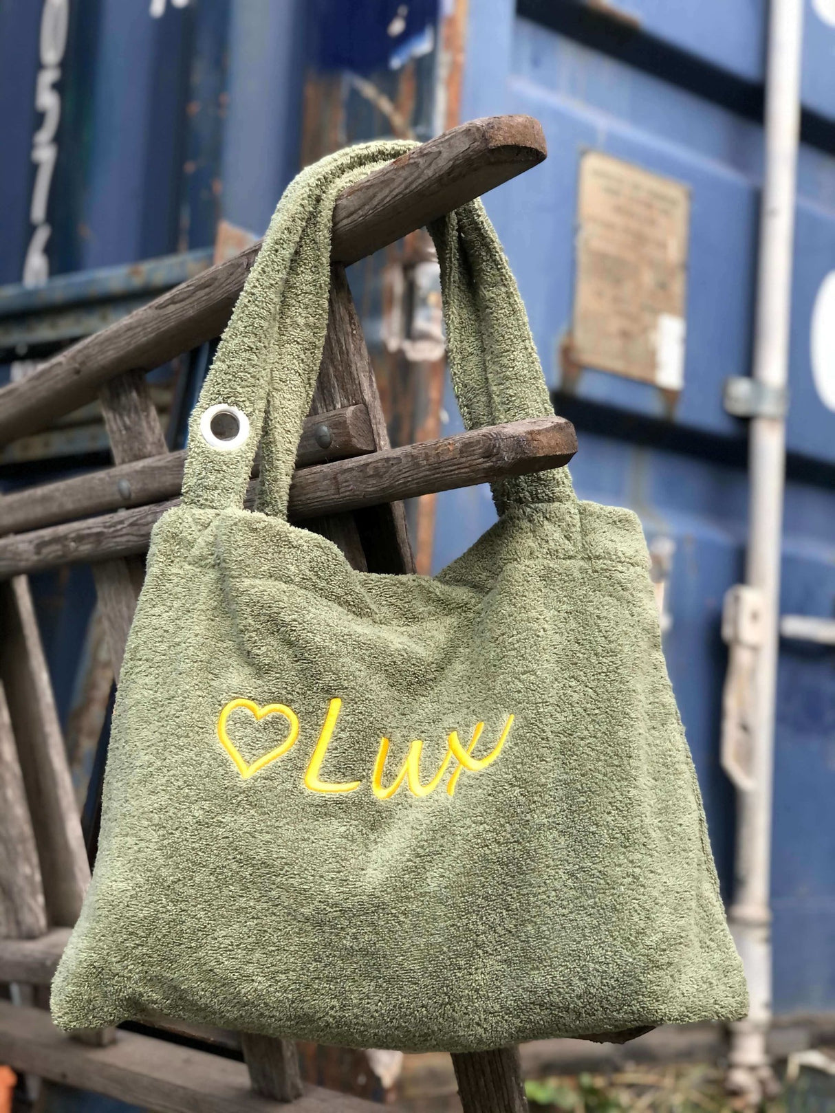 Olijfgroene badstof tas met gele borduring