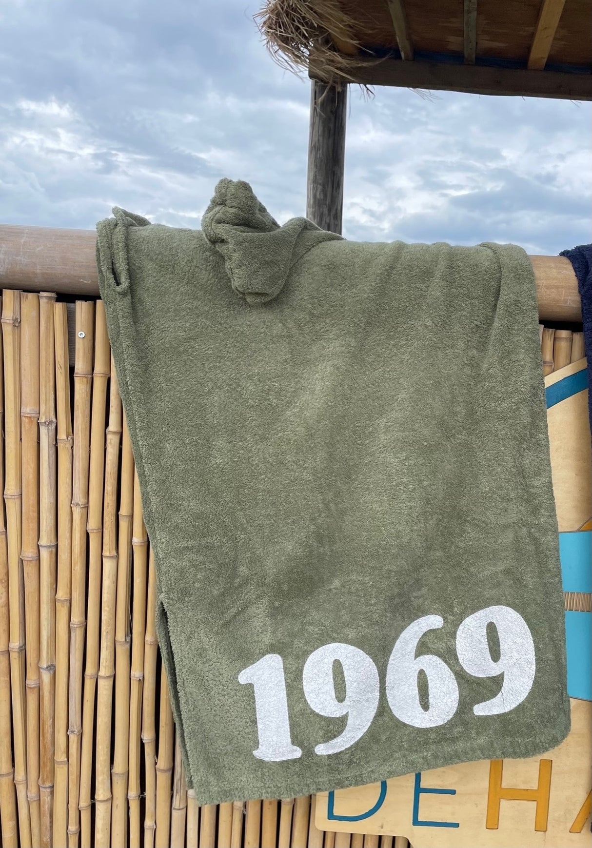 Poncho olijfgroen met print