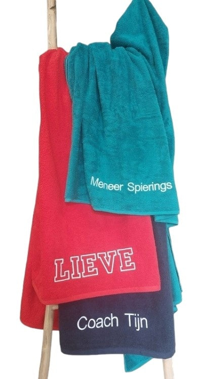 Strandlaken met naam rood, petrol, navy