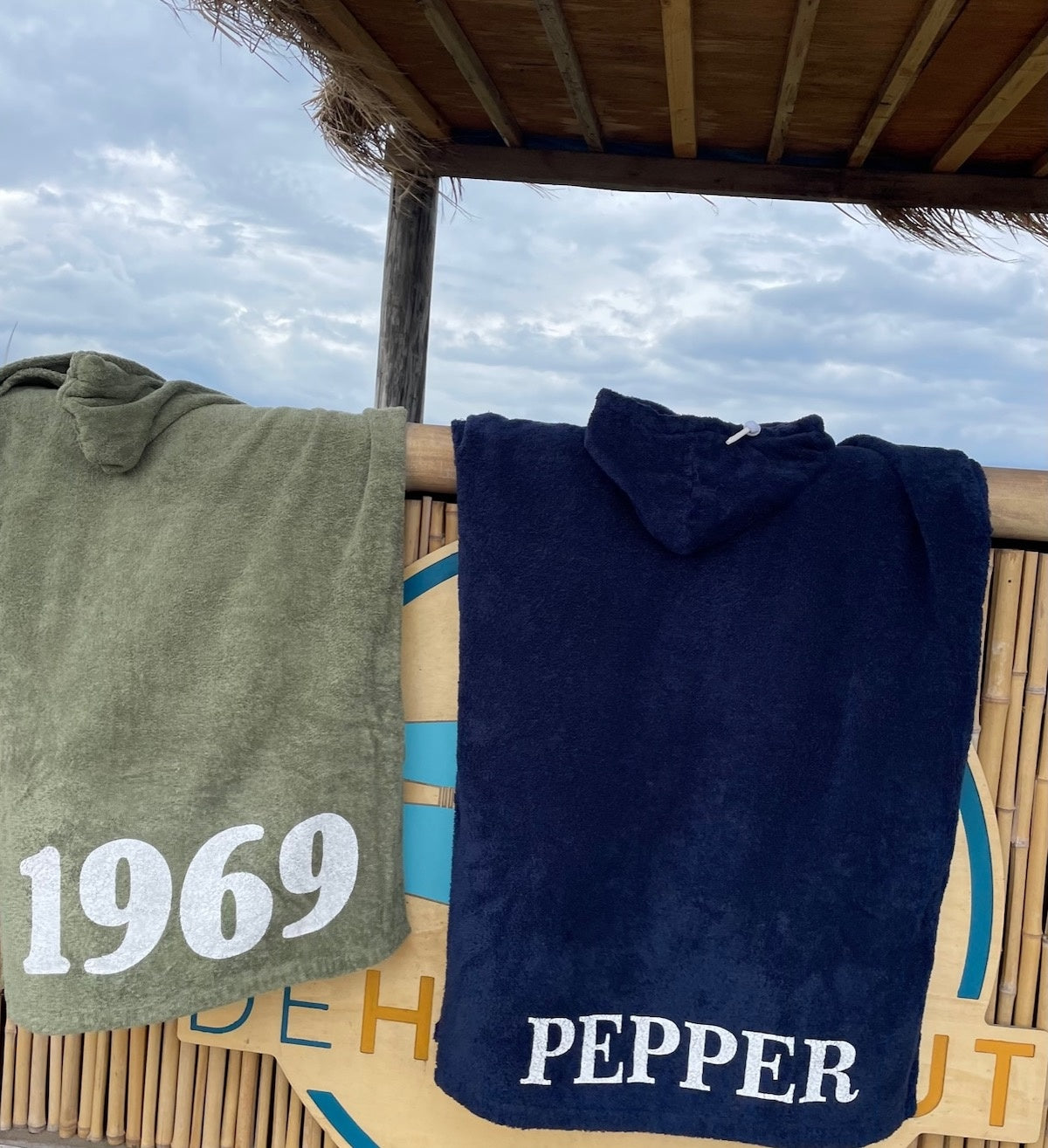 Surfponcho donkerblauw met print