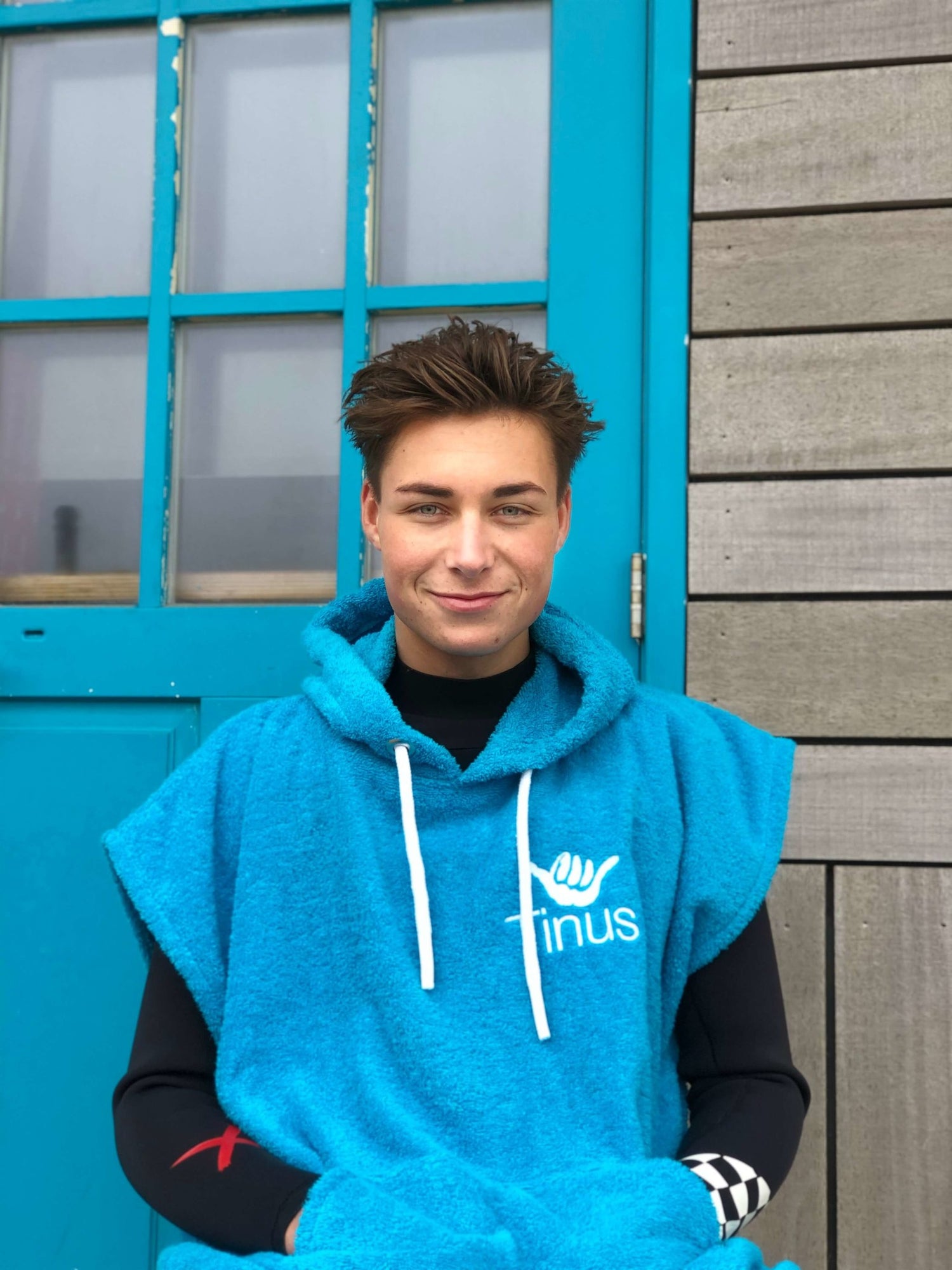 Surfponcho met borst-borduring