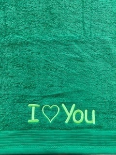 the-one-towelling-badlaken-borduren-groen