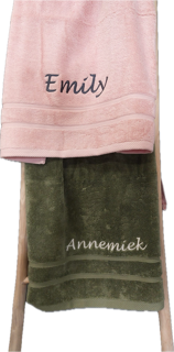 The One Towelling Luxe handdoeken borduren roze olijfgroen