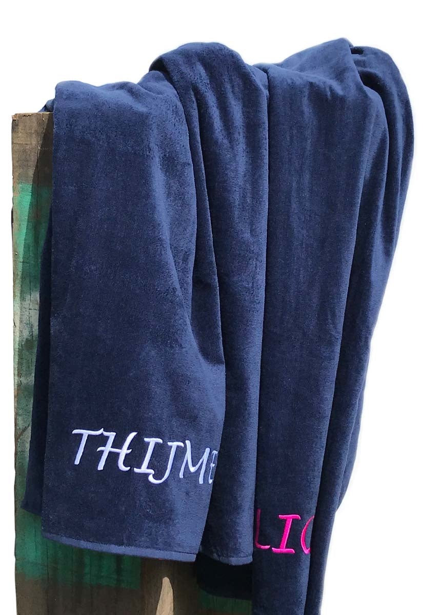 Velours strandlaken met borduring