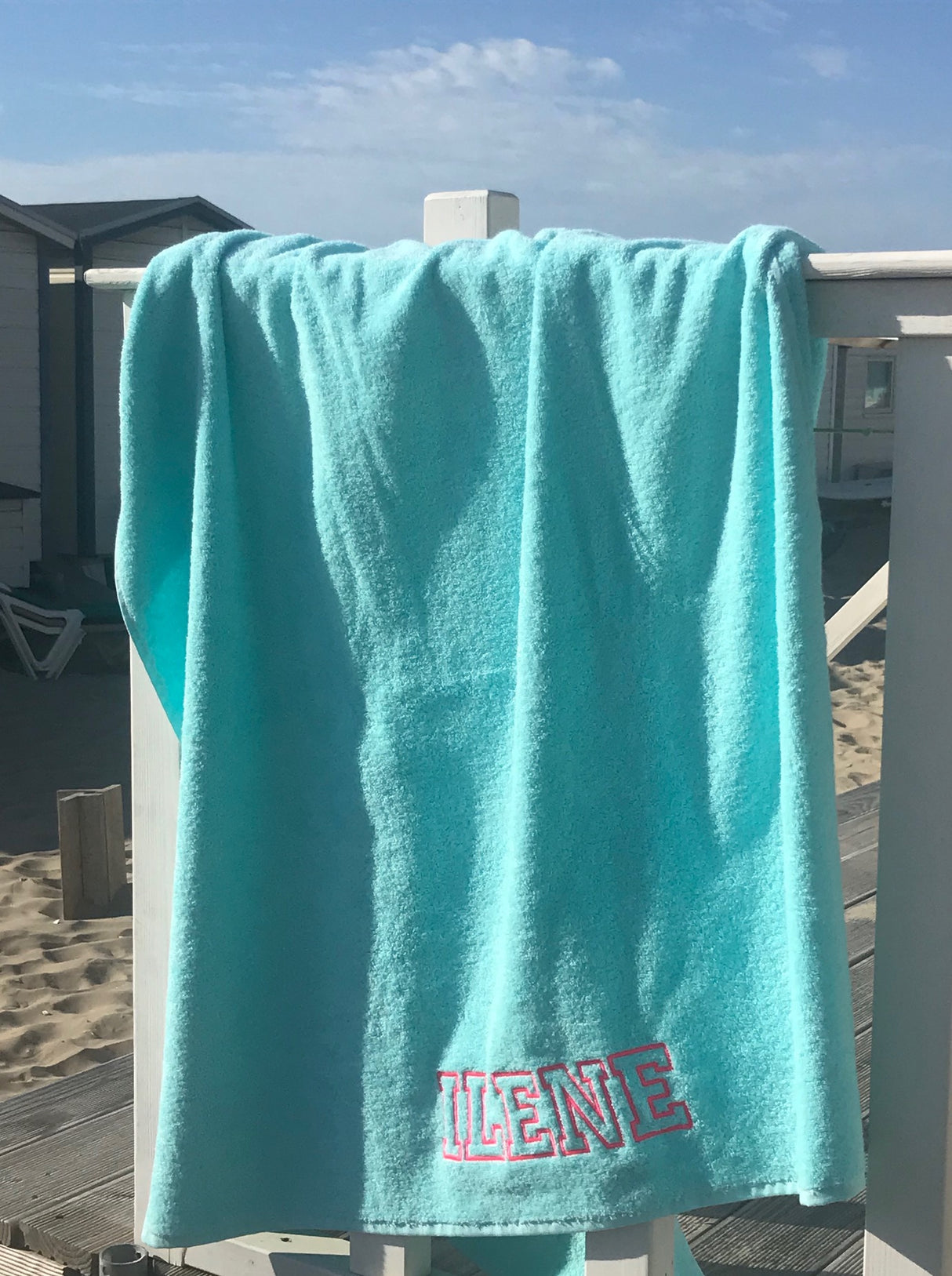 Besticktes Strandtuch