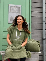 Bestickter Surfponcho