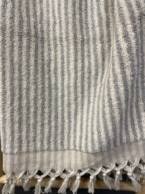 Luxe hamamdoek met franjes lichtgrijs