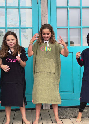 Kinder Surfponcho's met naam borduren