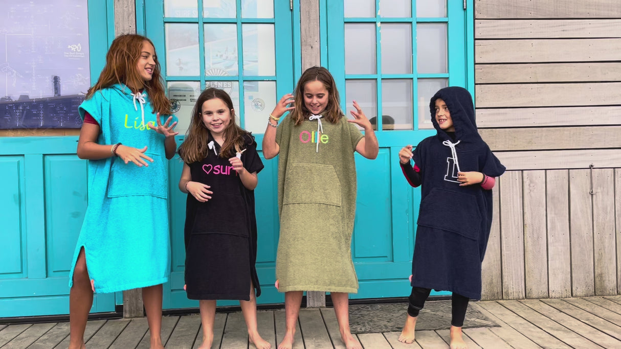 Kinder Surfponcho's met naam borduren