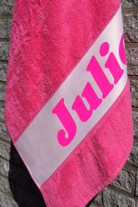 roze-sporthanddoek-met-naam