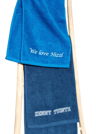 Sporthanddoek met borduring navy en kobalt