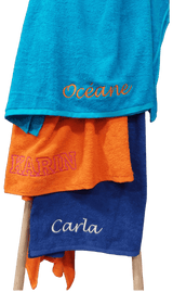 Strandlaken met borduring oranje, turquoise, kobaltblauw