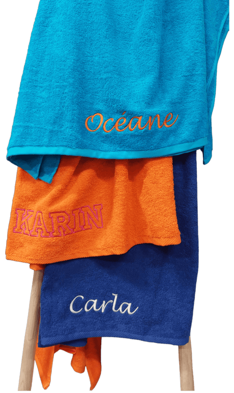 Strandlaken met borduring oranje, turquoise, kobaltblauw