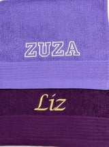 The One Towelling handdoek borduren lila en paars