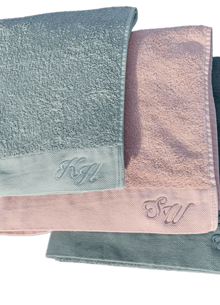 Walra handdoek met initialen jade, p.roze, d.groene
