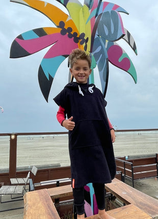 Zwarte kinder poncho