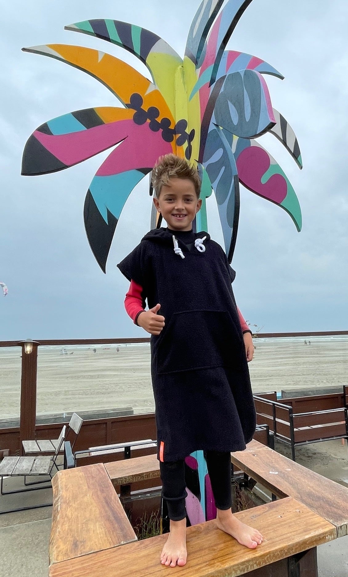 Zwarte kinder poncho