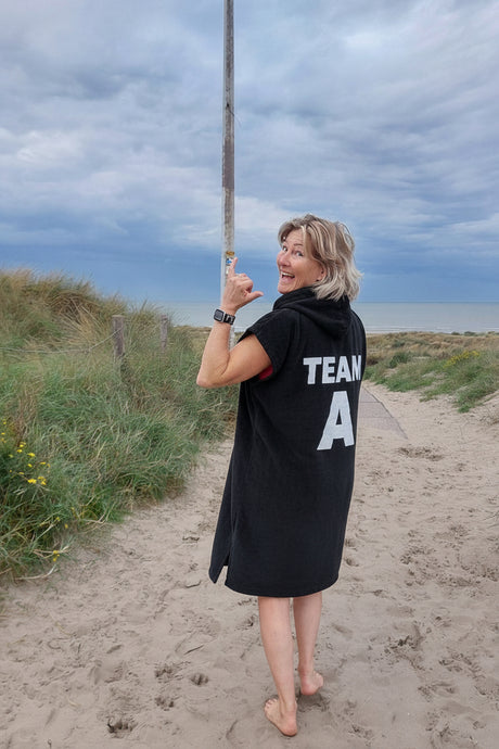 Zwarte surfponcho met print